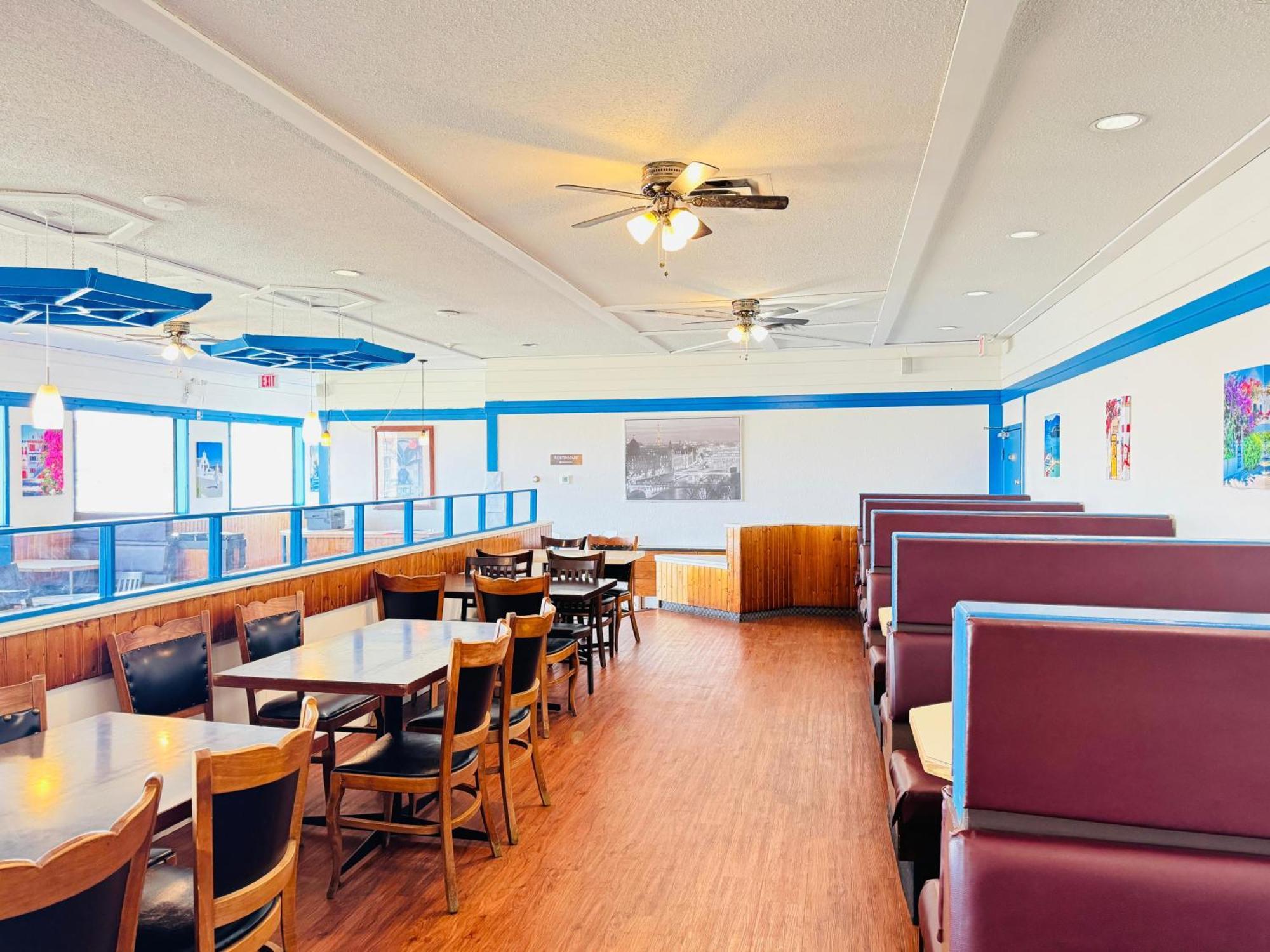 ホテル Ramada By Wyndham ドーソン・クリーク エクステリア 写真