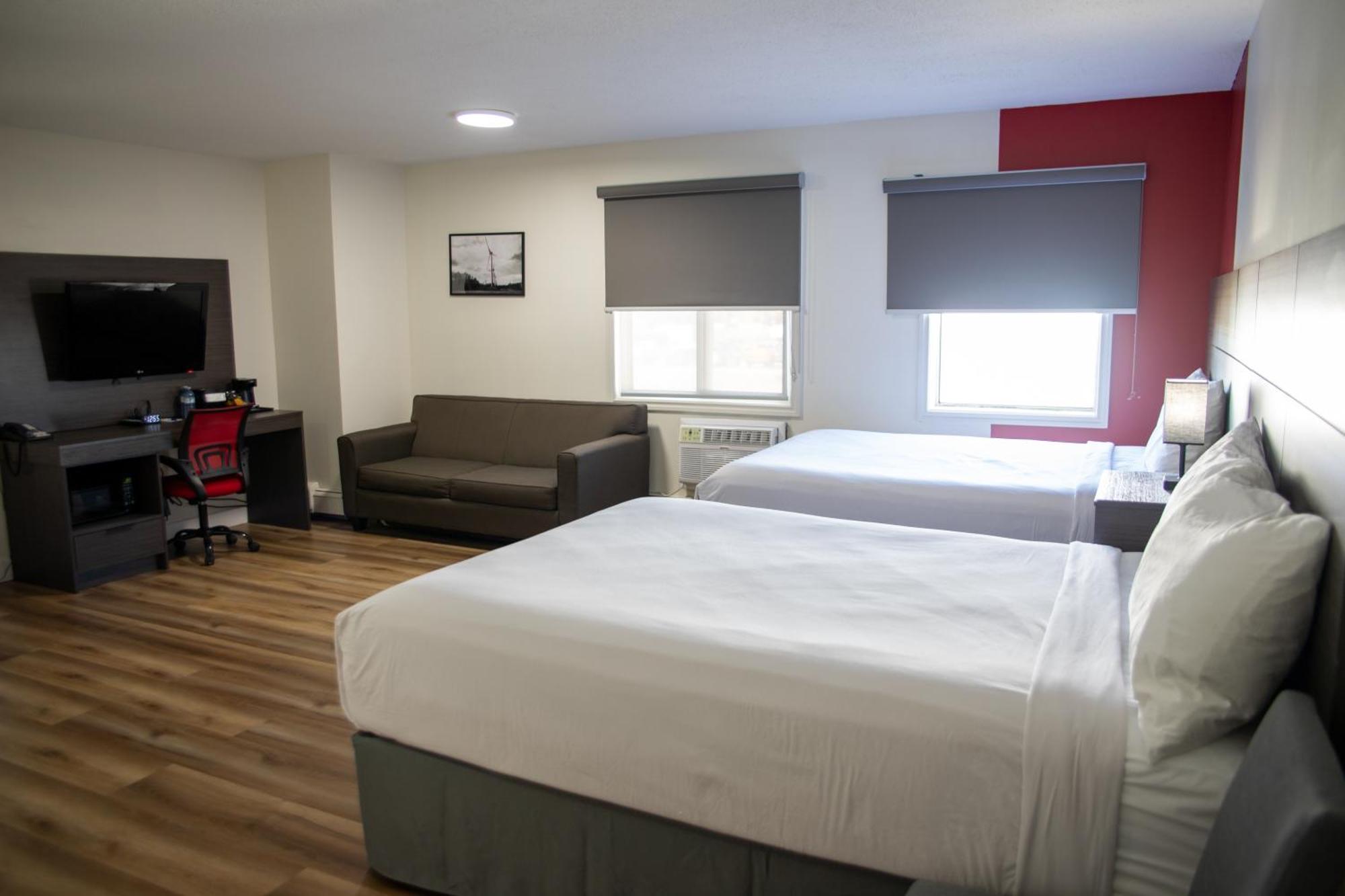 ホテル Ramada By Wyndham ドーソン・クリーク エクステリア 写真