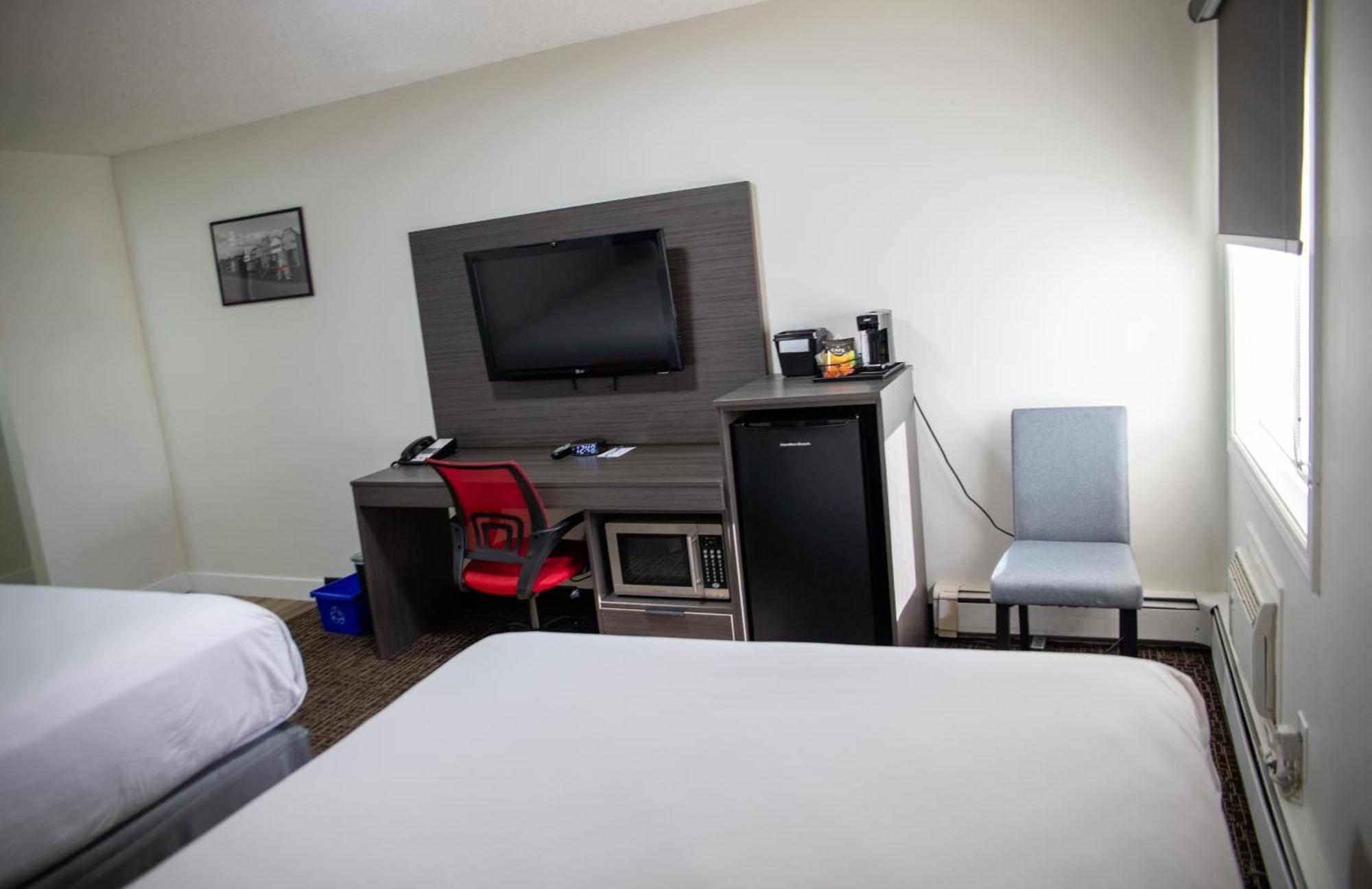ホテル Ramada By Wyndham ドーソン・クリーク エクステリア 写真