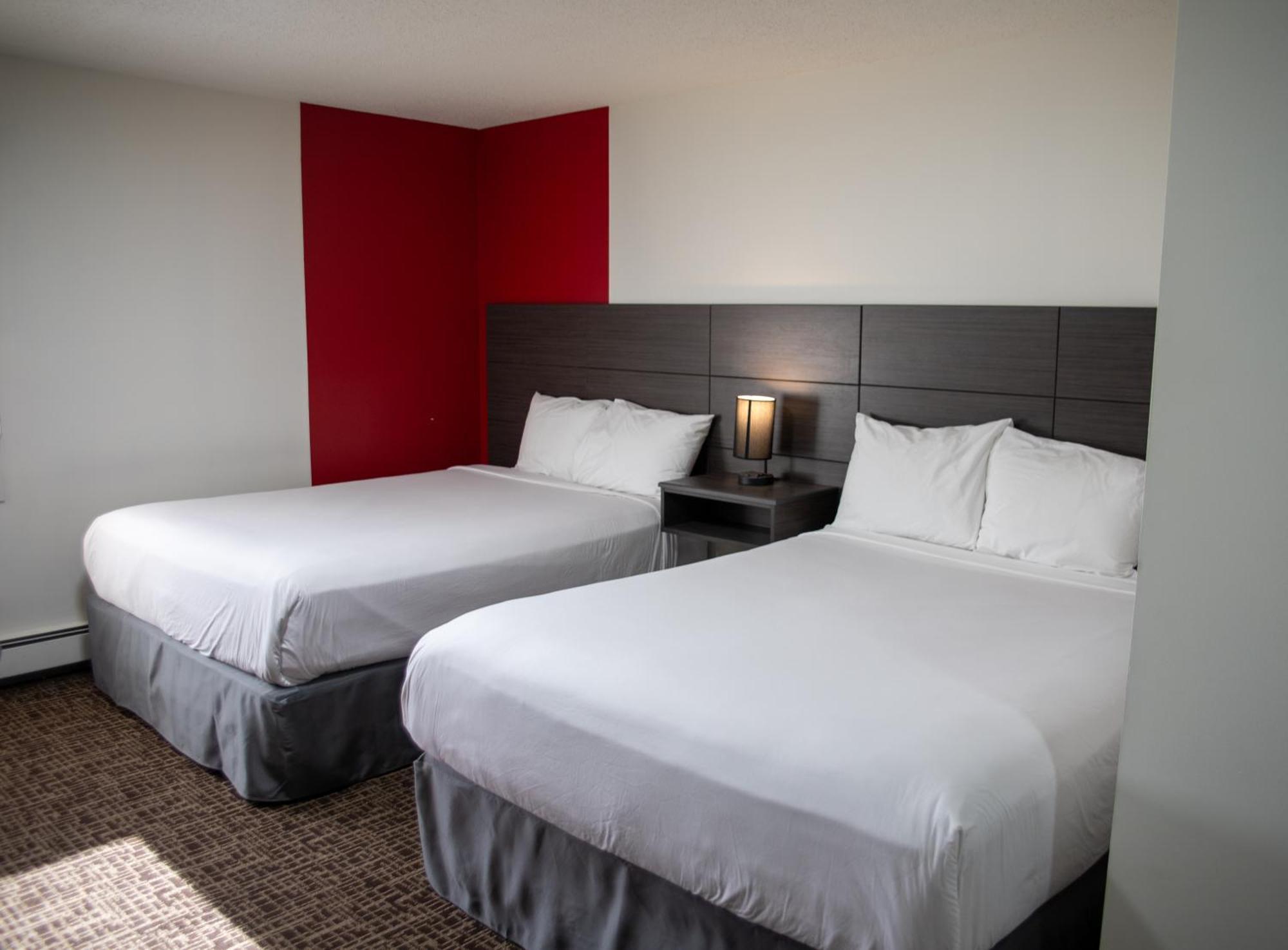 ホテル Ramada By Wyndham ドーソン・クリーク エクステリア 写真