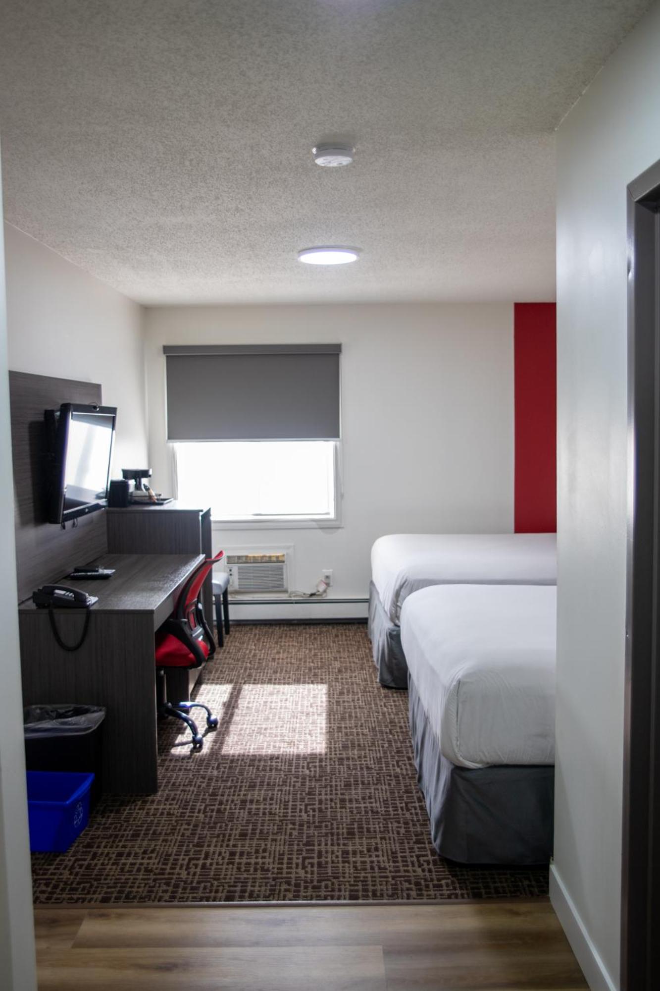ホテル Ramada By Wyndham ドーソン・クリーク エクステリア 写真