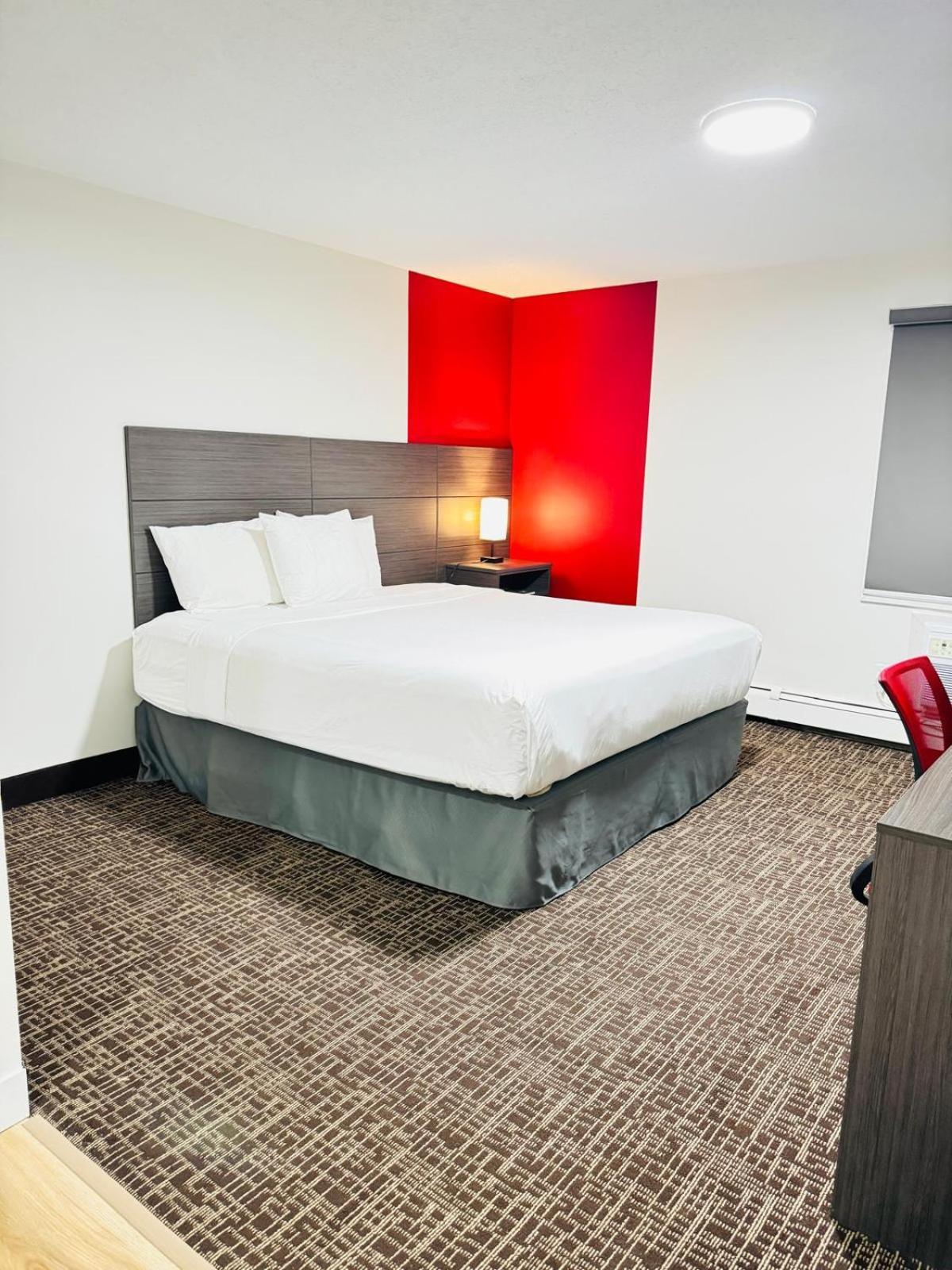 ホテル Ramada By Wyndham ドーソン・クリーク エクステリア 写真