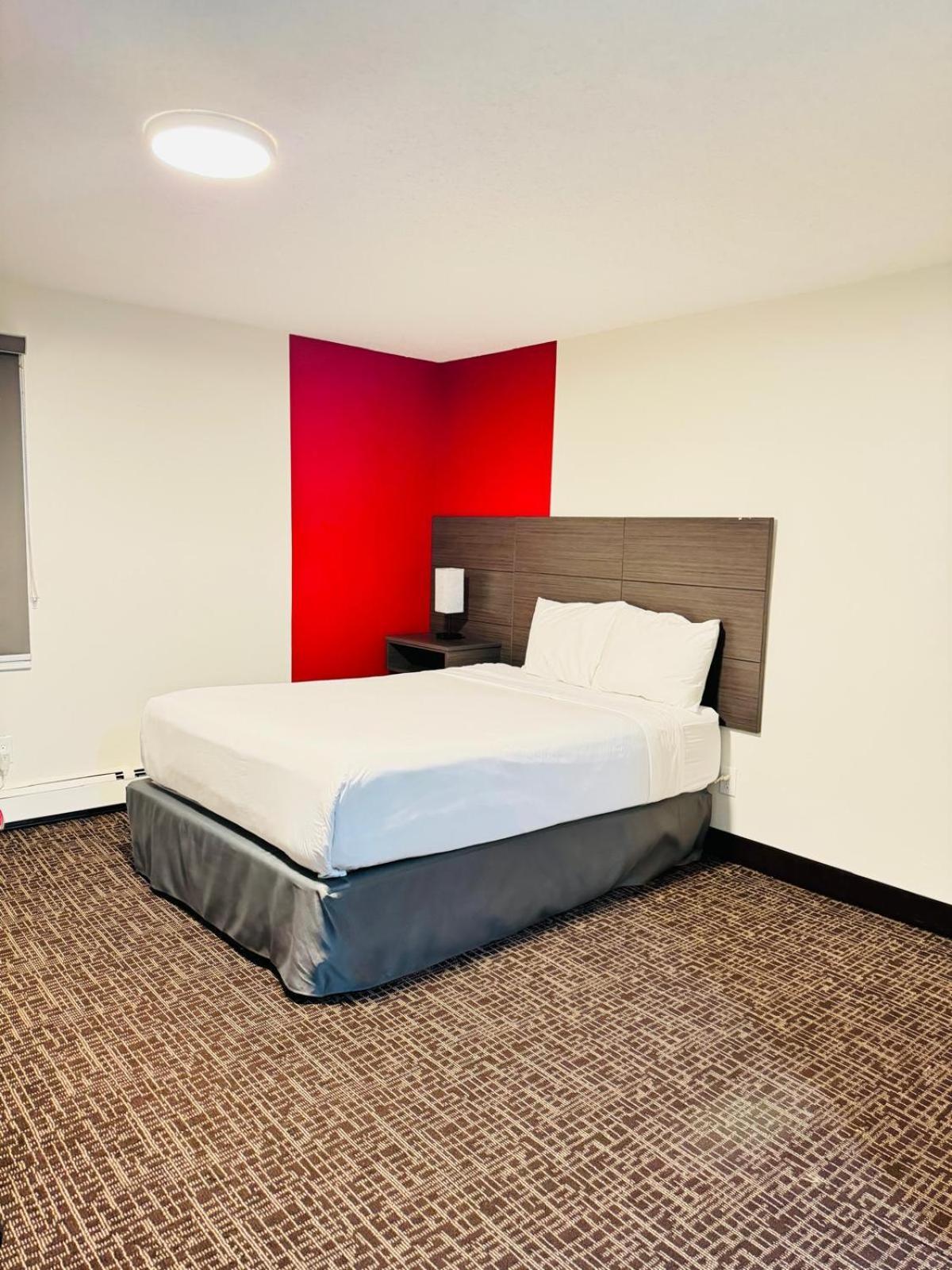 ホテル Ramada By Wyndham ドーソン・クリーク エクステリア 写真