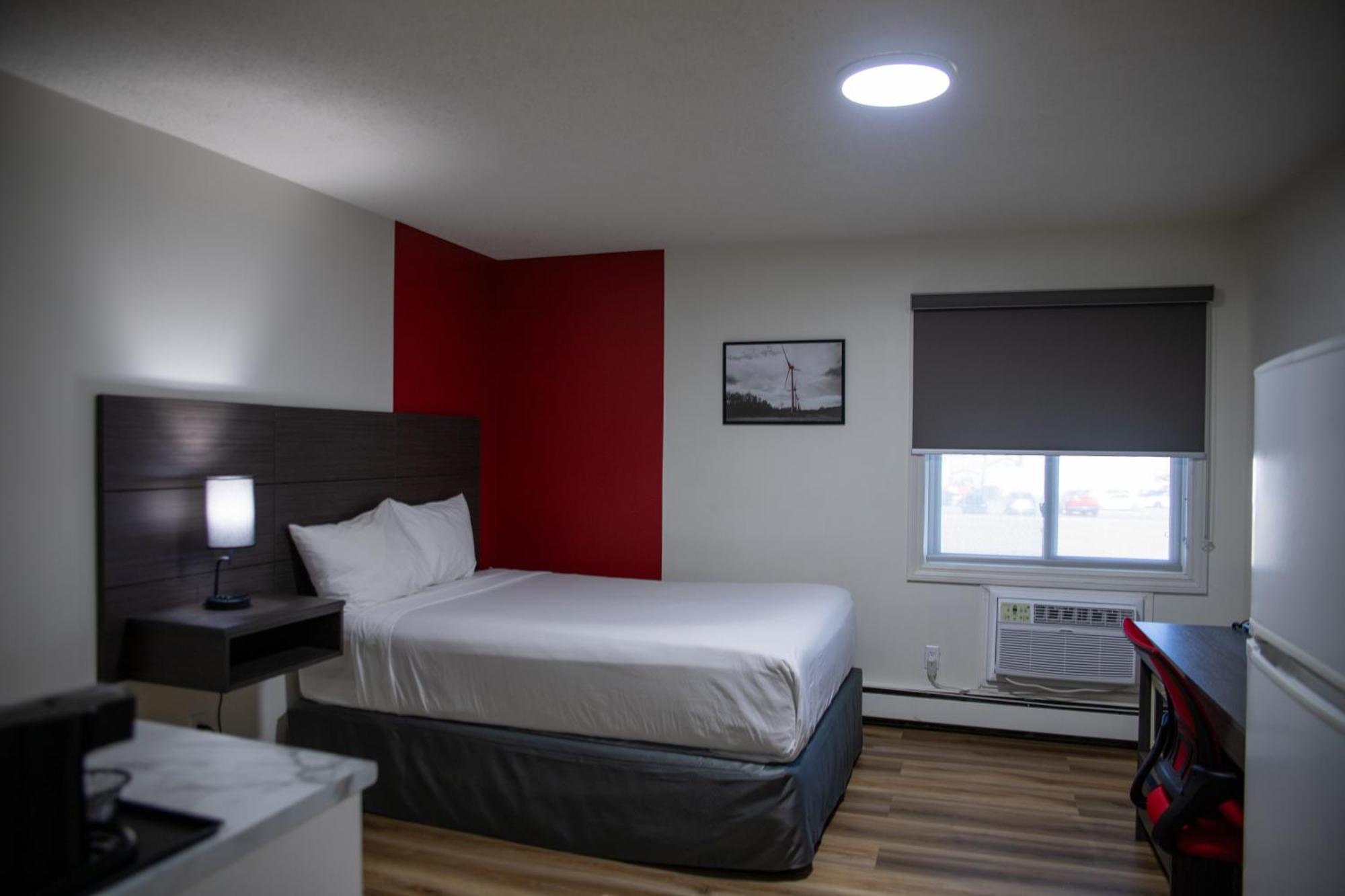 ホテル Ramada By Wyndham ドーソン・クリーク エクステリア 写真
