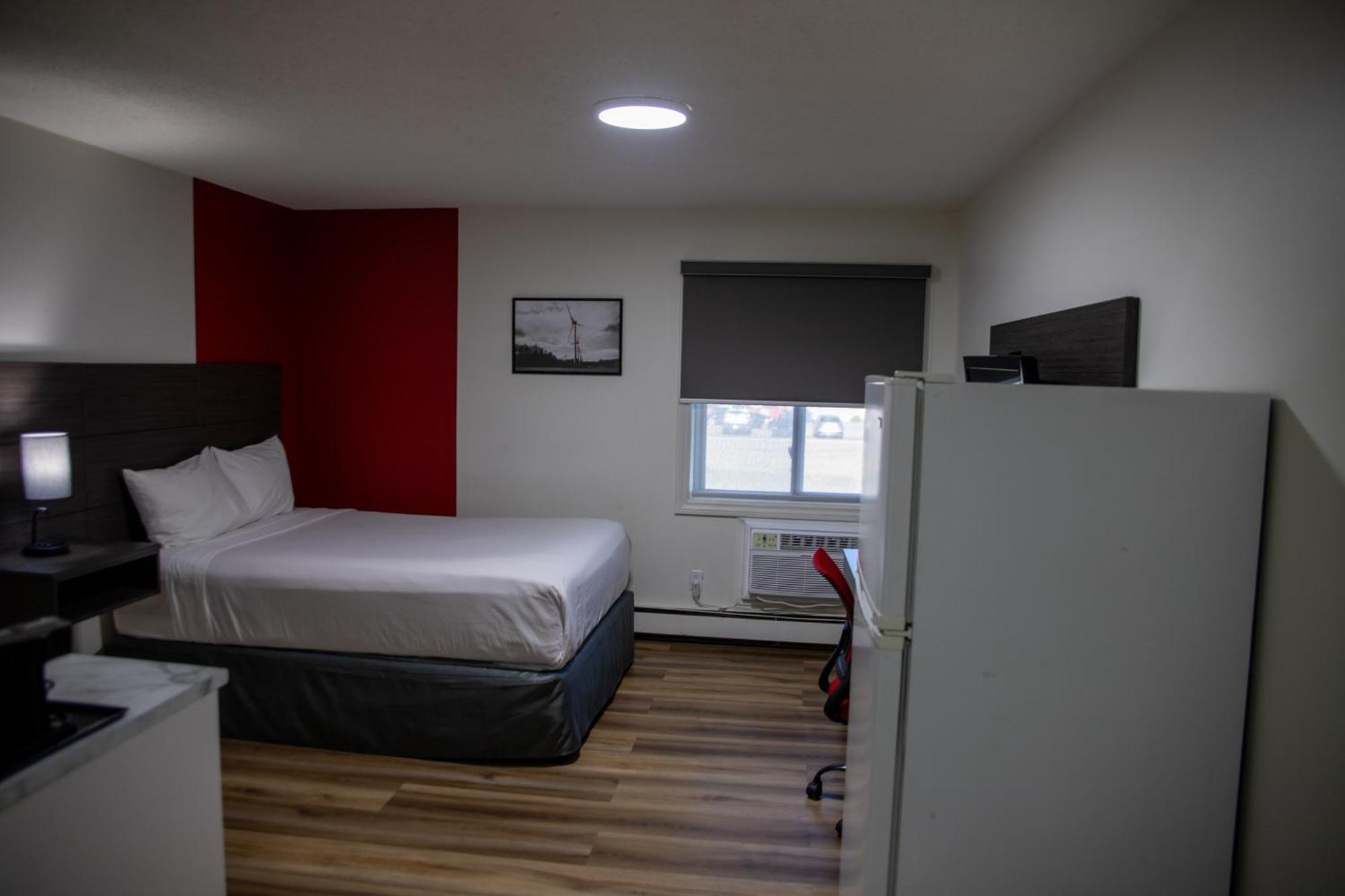 ホテル Ramada By Wyndham ドーソン・クリーク エクステリア 写真