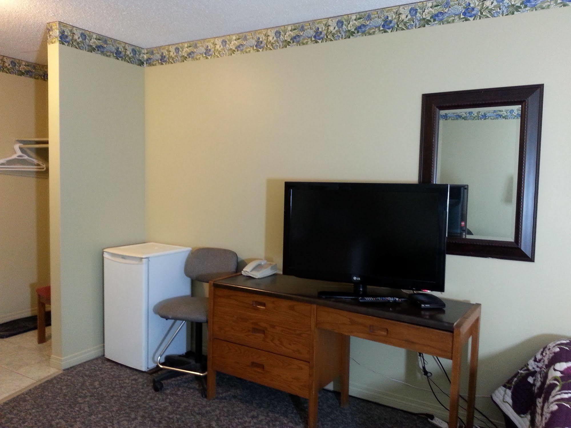 ホテル Ramada By Wyndham ドーソン・クリーク エクステリア 写真